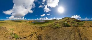 Rano Raraku : On The Edge Of The Cratere
