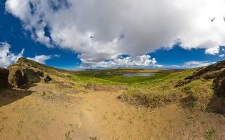 Inside Rano Raraku : The Top Of The Crater