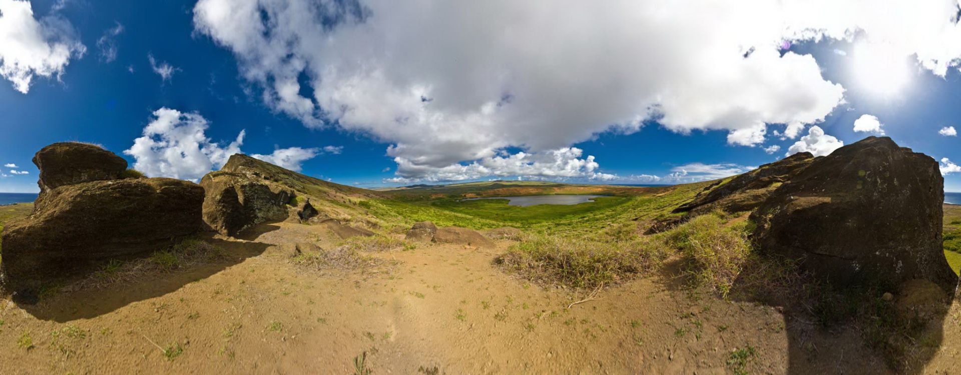 Inside Rano Raraku : The Top Of The Crater