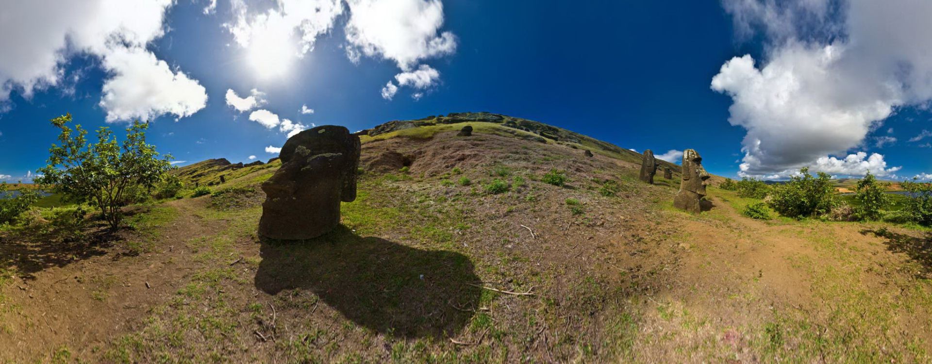 Inside Rano Raraku : Moai Land