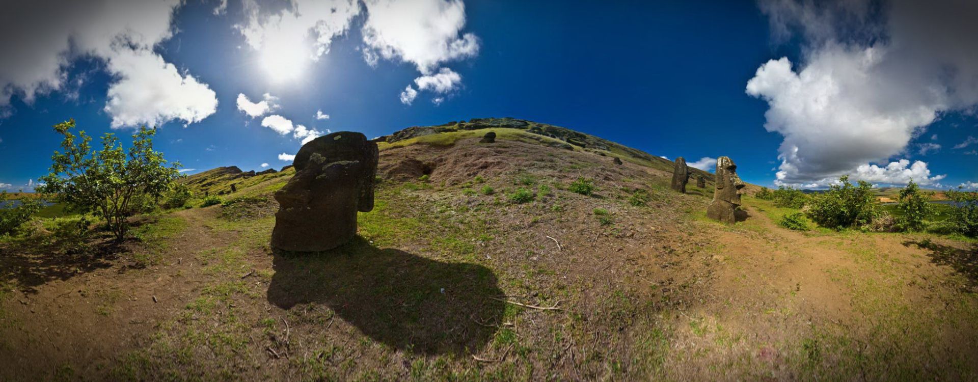 Inside Rano Raraku : Moai Land